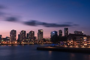 Skyline Rotterdam 's avonds